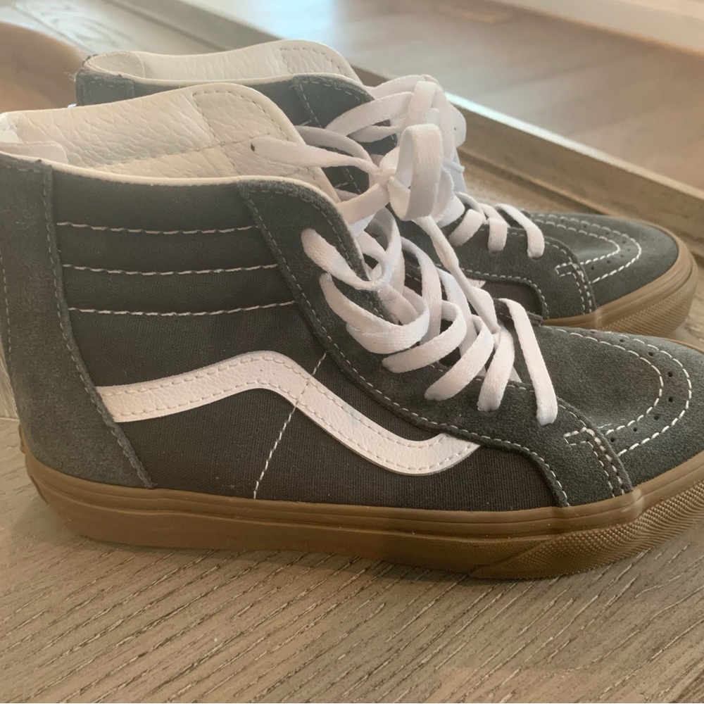 Kids 2.5 vans. Never worn